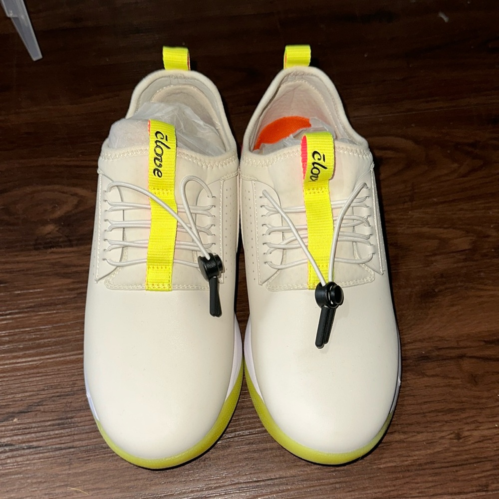 Clove Sneakers
